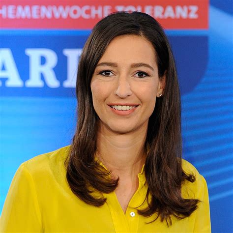 Pinar atalay in der sendung maischberger, 2018. Pinar Atalay: Man muss sich selbst hinterfragen | GALA.de