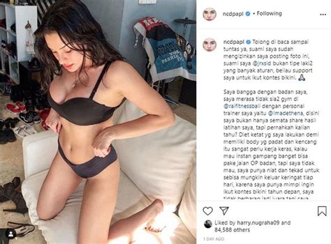 Akun gosip tersebut mengunggah capture instagram stories namun kabar bahagia ini membuat warganet teringat dengan masa lalu aliff alli yang pernah menikah dengan nora alexandra philip. Sudah Seizin Suaminya, Nora Alexandra Pamerkan Foto Seksi ...