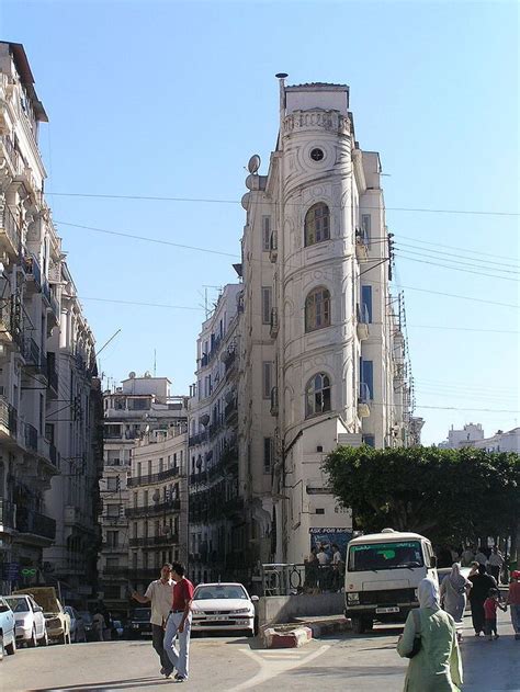 Argel, capital de argelia es la ciudad más grande del país, ubicada exactamente el el litoral mediterráneo, el cual es el segundo mar más grande del mundo después del caribe es por ello que argel es el principal puerto del noreste de áfrica en este mar. * Argel * Capital da Argélia. | Paises da africa, Lugares ...