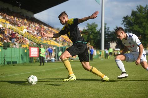 Duża bitwa o małą stawkę. GKS Katowice - Wigry Suwałki 0:1. Gwizdy na Bukowej ...