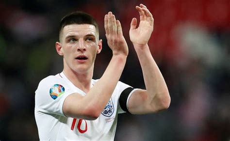 His eye color and hair. ประวัติ Declan Rice ( ดีแคลน ไรซ์ )