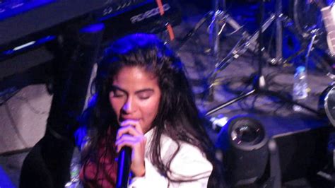 Jessie Reyez - "Shutter Island" (Live in Cambridge) - YouTube