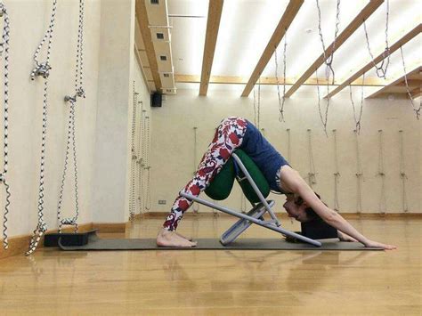 Ich bin tjorven und mein anspruch ist es, so viele relevante gaming stühle zu testen. Pin by Sibilla Vane on Йога | Chair yoga, Iyengar yoga ...