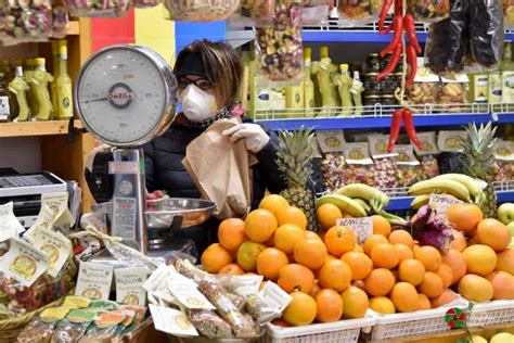 Come nella zona rossa e arancione ci si può spostare in tutta la regione. Toscana, il cambio di colore. Cosa si può fare in zona ...