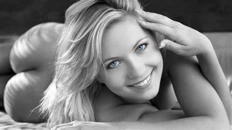 Jenni war mit ihrer ausstrahlung und fröhlichen art die seele des workshops. Download photo 1920x1080, jenni gregg, blonde, blue eyes, black and white, ass, smile, jenni ...