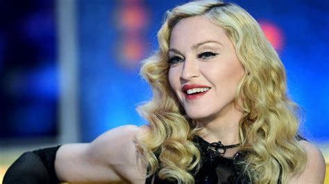 Madonna's official web site and fan club, featuring news, photos, concert tickets, merchandise, and during the past few months, some of madonna's singles and remixes from the 90s and 00s were. Мадонна стала старше еще на год - Topkin | 2021