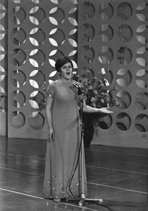 Non è riuscita a gioire pienamente orietta berti nonostante l'adrenalina per la comunicazione ufficiale della partecipazione a sanremo 2021: Orietta berti a sanremo 1967 - Dago fotogallery