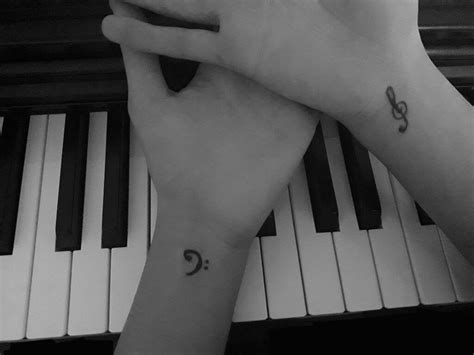Erkekler için küçük dövme modelleri 2019. Piyano Fa anahtarı Sol anahtarı Müzik dövme 💝 | Dövme ...