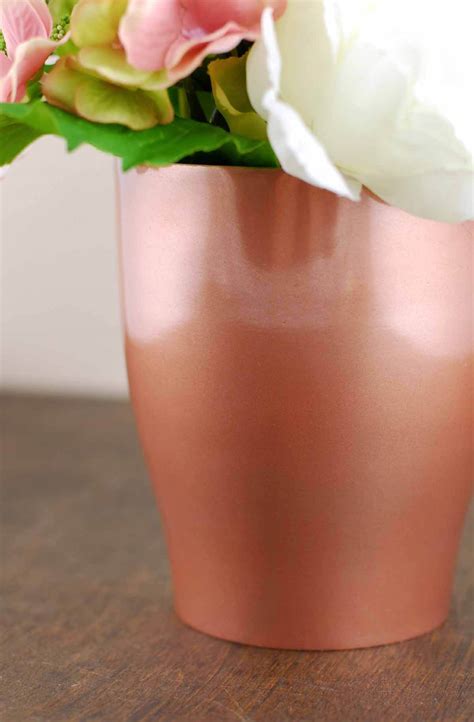 Keeping to the trends, we are reaching new heights for this week's live demonstration incorporating trailing greenery, seasonal flowers and a touch of rose. Rose Gold Metal Pot Vase 4.75in