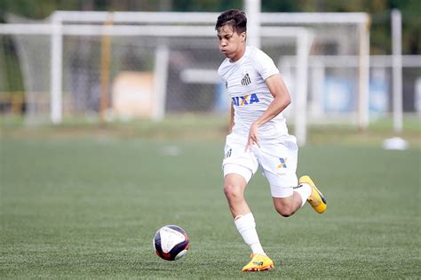 Kaio jorge pinto ramos, known as kaio jorge or simply kaio, is a brazilian footballer who plays for santos as a forward. Kaio Jorge: 2002 - Brasile - World Football Scouting