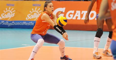 Camila de paula brait (born october 28, 1988) is a female international volleyball player from frutal, brazil, who plays as a libero. Jogadoras de vôlei usam proteção no braço - BOL Fotos ...