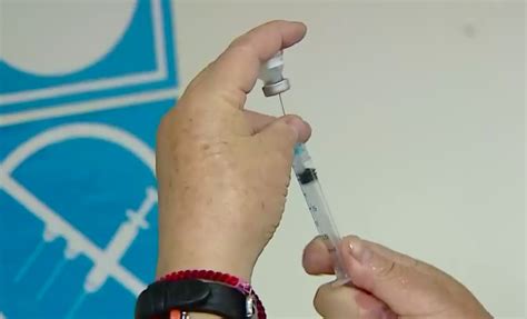 That immune response, which produces antibodies, is what protects us from getting infected if the real virus enters our bodies. Influenza y virus sincicial sufren importantes caídas ...
