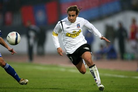 Jorge valdivia y carlos villanueva, quienes defienden los colores del al wahda y el al shabbab respectivamente. POUSTA | Es oficial: Jorge "Mago" Valdivia vuelve a Colo-Colo