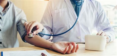 Bluthochdruck, auch hypertonie genannt, zählt zu den größten gefahren für unsere gesundheit. Folgen von Bluthochdruck: "Nierenschwäche und ...