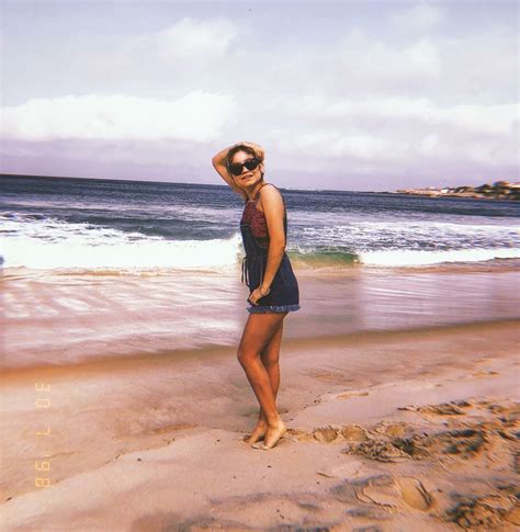 Nach dem essen können sie noch ein bisschen bummeln gehen, vielleicht zum strand la caleta. Pin by Bea on Karol Sevilla | Beach, Sevilla, Beach day