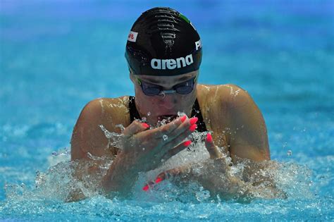 Nella giornata inaugurale dei campionati in vasca corta a glasgow record italiano per la baby azzurra, argento per sei medaglie, tra le quali l'oro della 14enne benedetta pilato, oltre ad un argento e quattro bronzi, sono il bottino del nuoto azzurro nella prima. benedetta pilato (3)