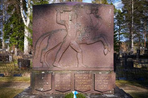 1 kuortane sports resort (kuortaneen urheiluopisto), ☏ +358 6 516 6111. Kuortane: 1918 vapaussodan sankarien muistomerkki