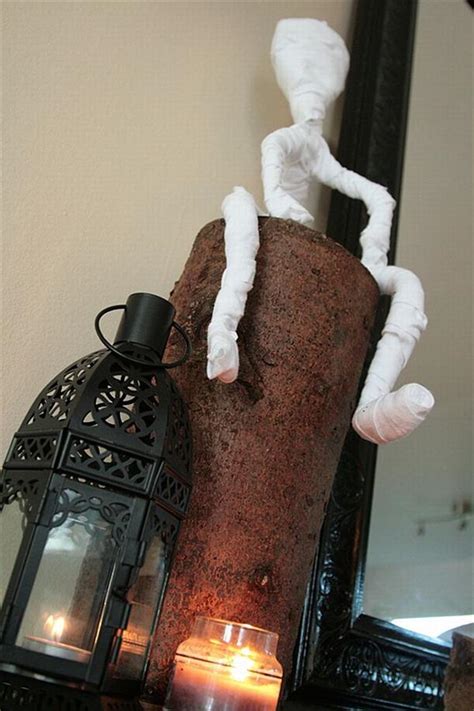 How to keep a mummy. DIY Tabletop Halloween Mummy - Unique Halloween Decoration - DECORELISE