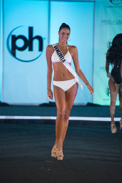 Ni venezuela ni colombia saltaron al verde con la intención de someter a su rival. TOP 10 Miss Universe 2017 Swimwear Preliminary Competition ...