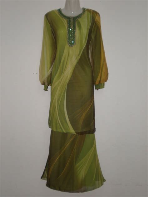 Pilihan ditangan anda, butik zai dh keluarkan baju kurung yang tak perlu gosok dengan design yang cantik cantik semua tau. Butik Pakaian Wanita: Baju Kurung Moden dari Kain Chiffon ...