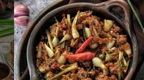 Inilah resep dan rahasia bumbu mie ayam yang dilengkapi dengan petunjuk lengkap bagaimana cara membuat selanjutnya haluskan ( di uleg ) bumbu halus ( bawang putih, bawang merah, ketumbar, kunyit, kemiri, dan jahe ). Kaya Bumbu Resep Sambal Hati Bawang Rambut, Bikin Maknyus