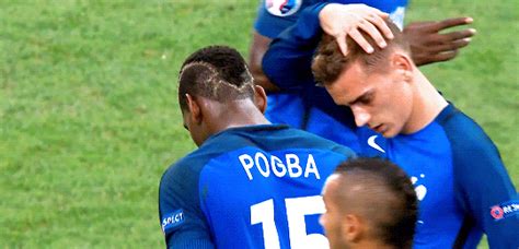 Open & share this gif leo, barcelona, lionel messi, with everyone you know. Tous unis !!!! Video | Antoine griezman, Griezmann ...