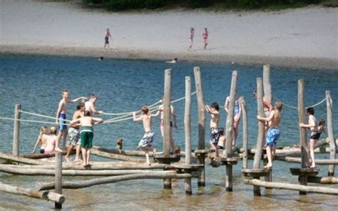 Sinds 1972 een unieke zwemplas met witte caribische stranden, middenin de mooiste bossen van de utrechtse heuvelrug. Henschotermeer - LekkerWeg.nl