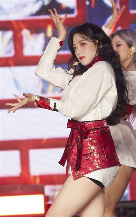 #shuhua yeh shuhua shushu meme reaction #gidle vlive what does shuhua have to do with this cricket sounds silence staring screen #슈화 @g_i_dle. '(여자)아이들' 슈화, 매혹적 비주얼 - 오마이뉴스