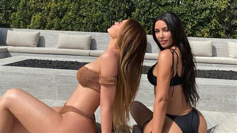 Kylie jenner was born on august 10, 1997 in los angeles, california to kris jenner (née kristen mary houghton) and kylie has one full sibling, kendall jenner. Kurven-Alarm: Heiße Poolparty im Hause Kardashian-Jenner ...