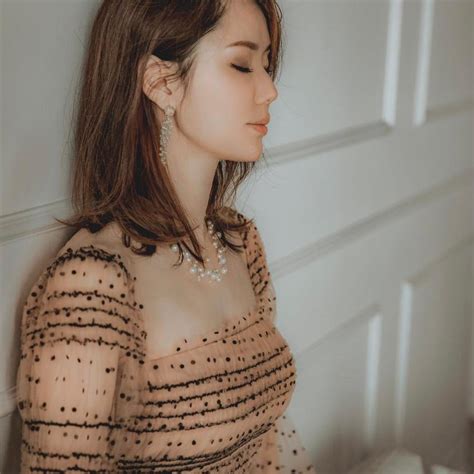 我们曾经是一杯美酒 爱情路上很幸福 他的出现让你才离去 我的生活变得孤寂 我的心里不停祈祷 盼你回来在我身旁. 保時偉有限公司 Proswell Limited - AROY-D "泰阿來"，泰國頂級金枕頭榴槤! | Facebook