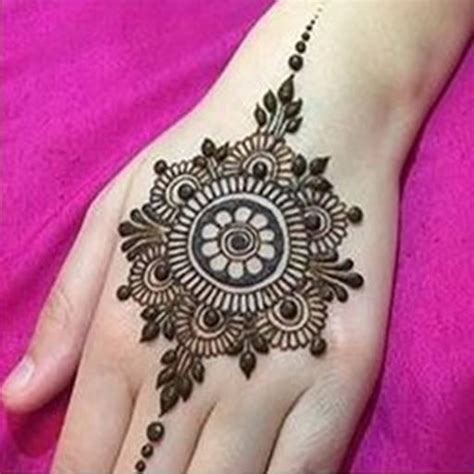 Terutama di bulan bulan dimana banyak yang melangsungkan pernikahan. Paling Populer 10+ Gambar Tangan Henna Mudah - Gani Gambar