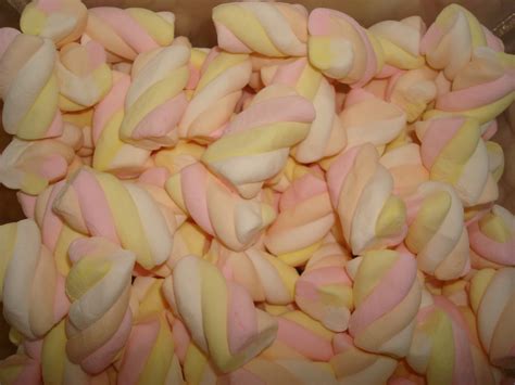 10 olahan marshmallow ini bisa langsung kamu terapkan dengan mudah. SERUNDING MOKTEH: Tempahan Marshmallow