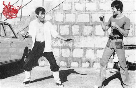 Článek z wikipedie, encyklopedie zdarma. Pin de JesusBajo St en (1971-1973) Bruce Lee; Golden ...