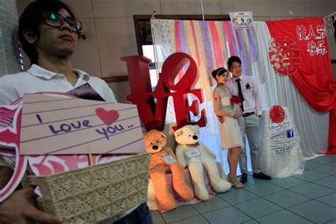 All those who have a student visa in. Malaysia: Women's Groups Want Minimum Age of 18 to Wed ...