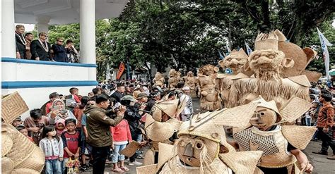 Tv digital memancarkan sinyal gambar dan suara dengan kualitas penerimaan yang lebih tajam dari analog. Tiga Strategi Majukan Pariwisata Garut lewat Digital