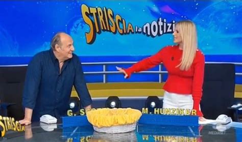 Tutte le notizie, foto e video di oggi su cronaca, politica, sport, economia, tecnologia e motori dalla lombardia in tempo reale. Striscia la Notizia, Gerry Scotti e Michelle Hunziker ...