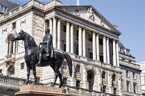 The largest banks in massachusetts with most branches are: ﻿Bank of England