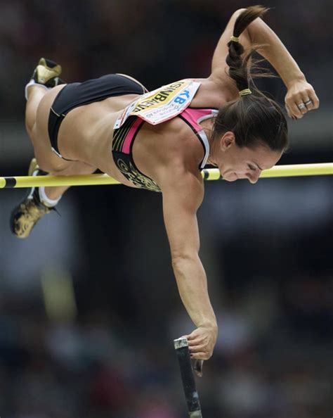 The inaugural record, 4.05 metres by sun caiyun of china set in 1992, was the world's best mark as of december 31, 1994. 18 Amazing Pictures Of The Hottest Female Pole Vaulters Taken At Just The Right Time! - Page 7 ...