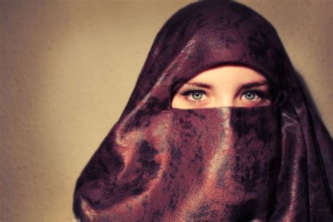 Discover more posts about burkas. Las burkas que generan polémica por su atrevida apariencia ...