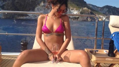 Jiunge nami kila wiki kupata mafunzo. Rihanna quasiment nue sur son yacht ! | Non Stop People