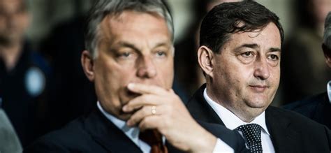 Orban and his associates have a clear system, said peter kreko, chief analyst at the political capital think tank in budapest: A korrupt Mészáros Lőrincről énekeltek Orbán háza mellett ...