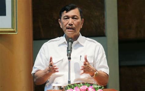 Ia menikah dengan devi simatupang dan memiliki 4 anak, yaitu paulina, david, paulus dan kerri pandjaitan. Menko Luhut 'Pasang Badan' Sebut 49 TKA Tiongkok di ...