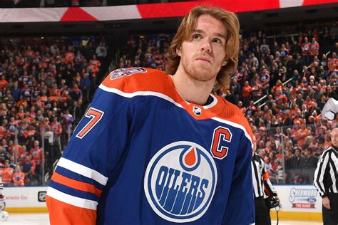 Having been selected first overall by the oilers in the 2015 nhl entry draft, mcdavid has won the art ross trophy twice. Hockey30 | BOMBE à Edmonton!!! Connor McDavid est en ...