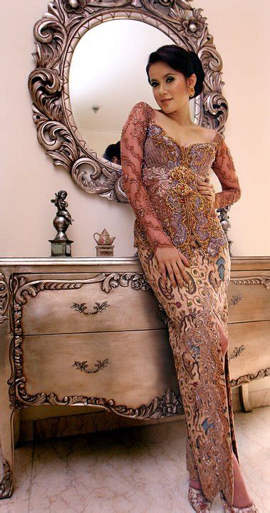 Harga kebaya anne avantie terjangkau hanya di istyle.id. Model Kebaya Anne Avantie Olla Ramlan | Annie Gallery ...