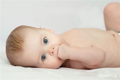 Wie viele stillmahlzeiten braucht ein baby? Das Baby verstehen lernen: So deutest du die Signale ...