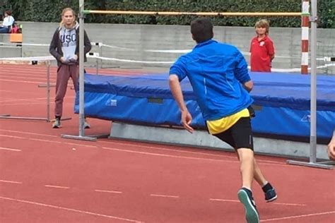 William reais bei seinem persönlichen rekord über 200 m in der halle in magglingen. Hoffnungsvoller Bündner Leichtathletik-Nachwuchs - GRHeute