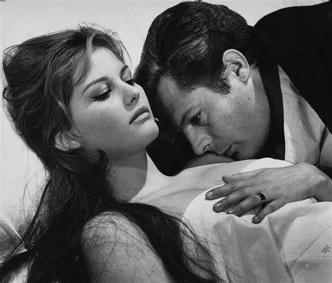 Want to sound more italian or want to know why italians say 'magari' all the time? Claudia Cardinale | Los originales, Cine clasico, Cine