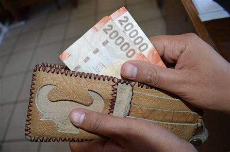 Sujeto intentaba cambiar billetes falsos en el centro | Diario El Ovallino