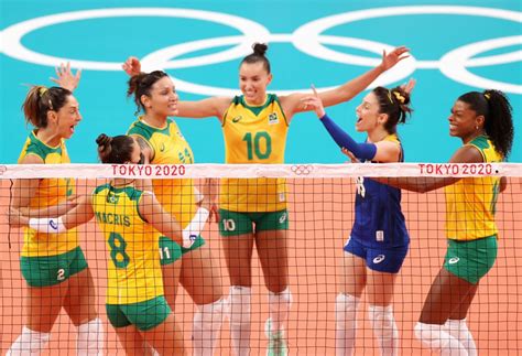 E foi o que aconteceu. Vôlei feminino: Brasil vence terceiro set e vira jogo ...