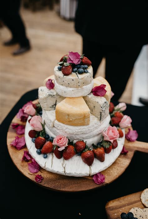 Flaunt your unique style with a wedding cake that is anything but traditional. BEST OF 2018: WEDDING CAKES - Hello May